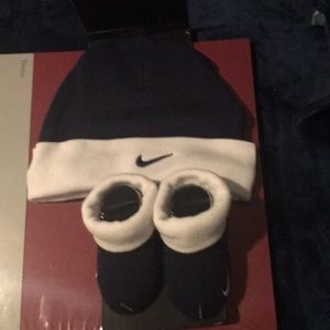 👶 newborn 0-6months Nike 2- piece set